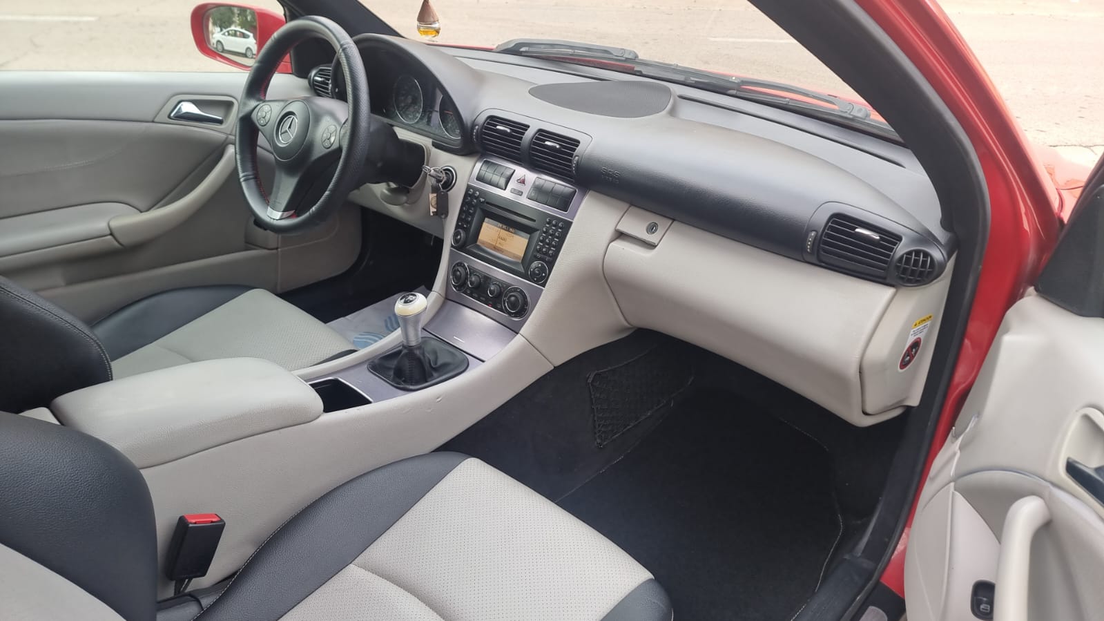 WhatsApp Image 2025-10-08 at 17.23.02